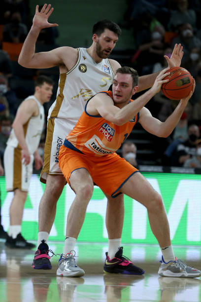 扩大了领先 扩大了领先